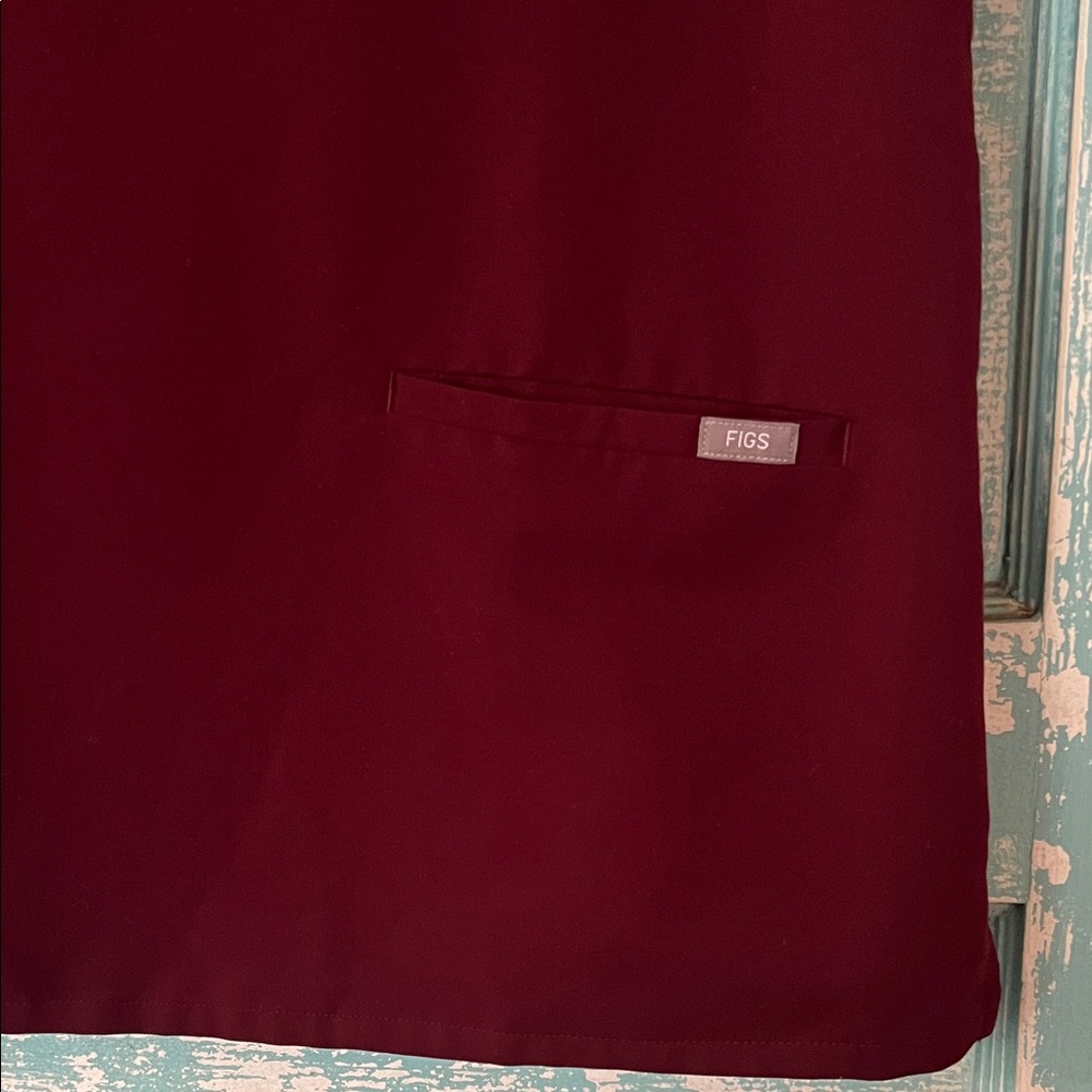 Figs Casma Burgundy scrub top Women's V-Neck Scrub Top two pockets EUC looks new - Picture 7 of 8